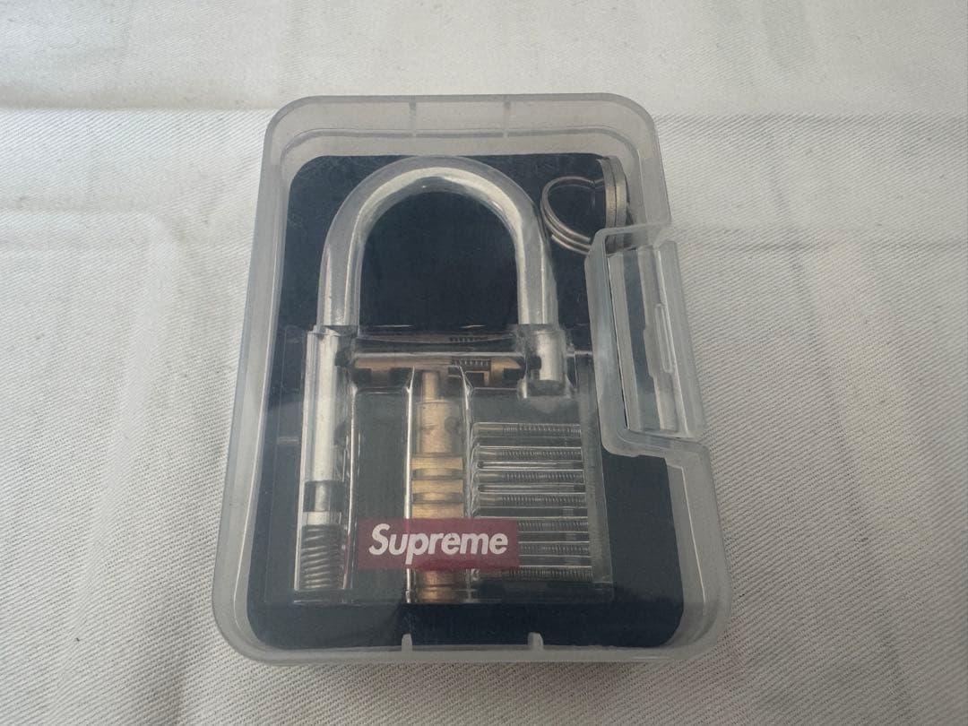 Supreme シュプリーム　南京錠 鍵付き