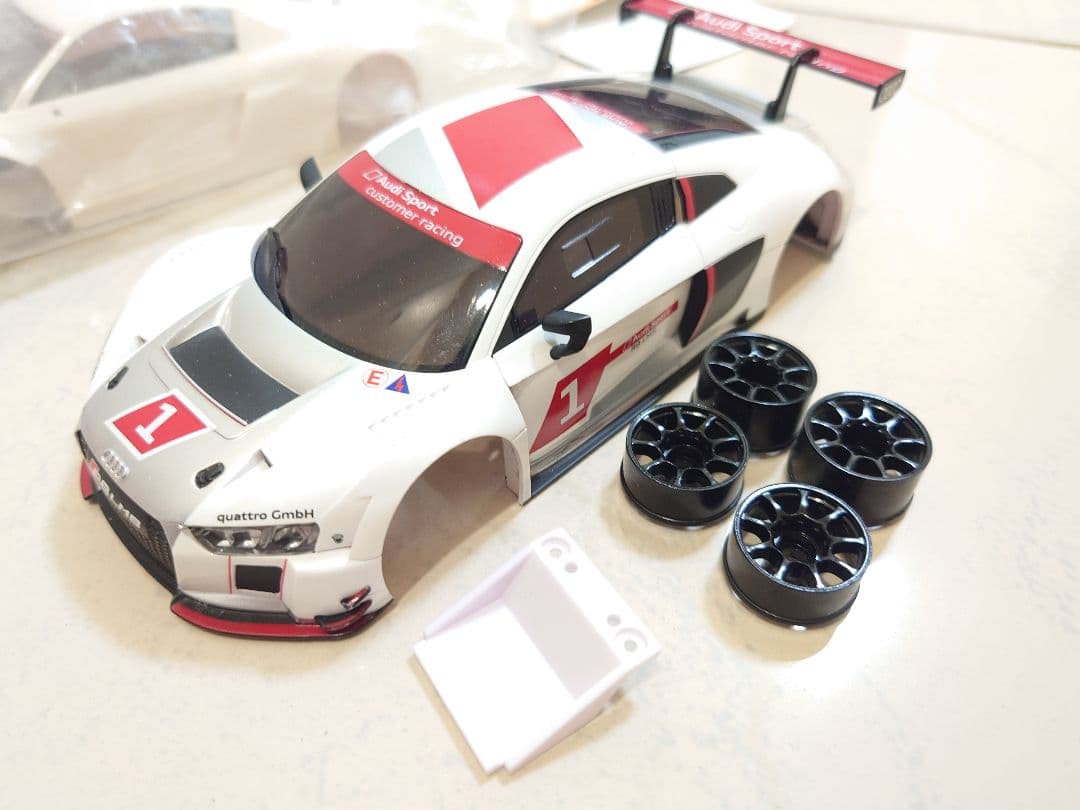 n*u様 ミニッツ AUDI R8 LMS 2015 ホワイト/ホワイトボディ