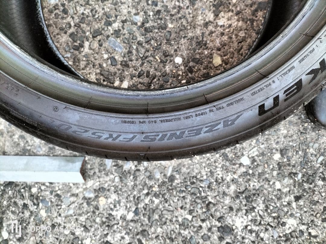 その① FALKEN AZENIS FK520L　245/40ZR18 2本