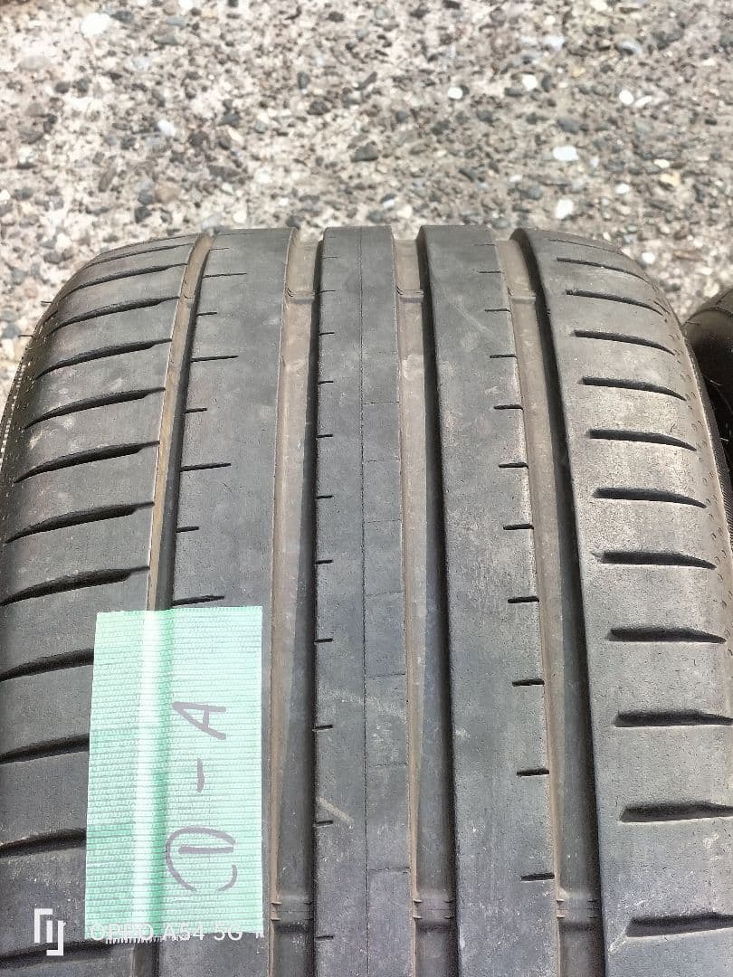 その① FALKEN AZENIS FK520L　245/40ZR18 2本