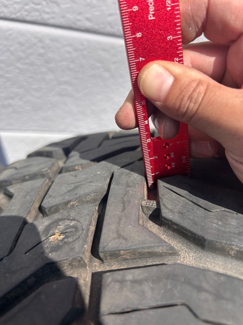 四*郎様 ハイエース　オープンカントリー　215/65R16 4本 ホワイトレタ