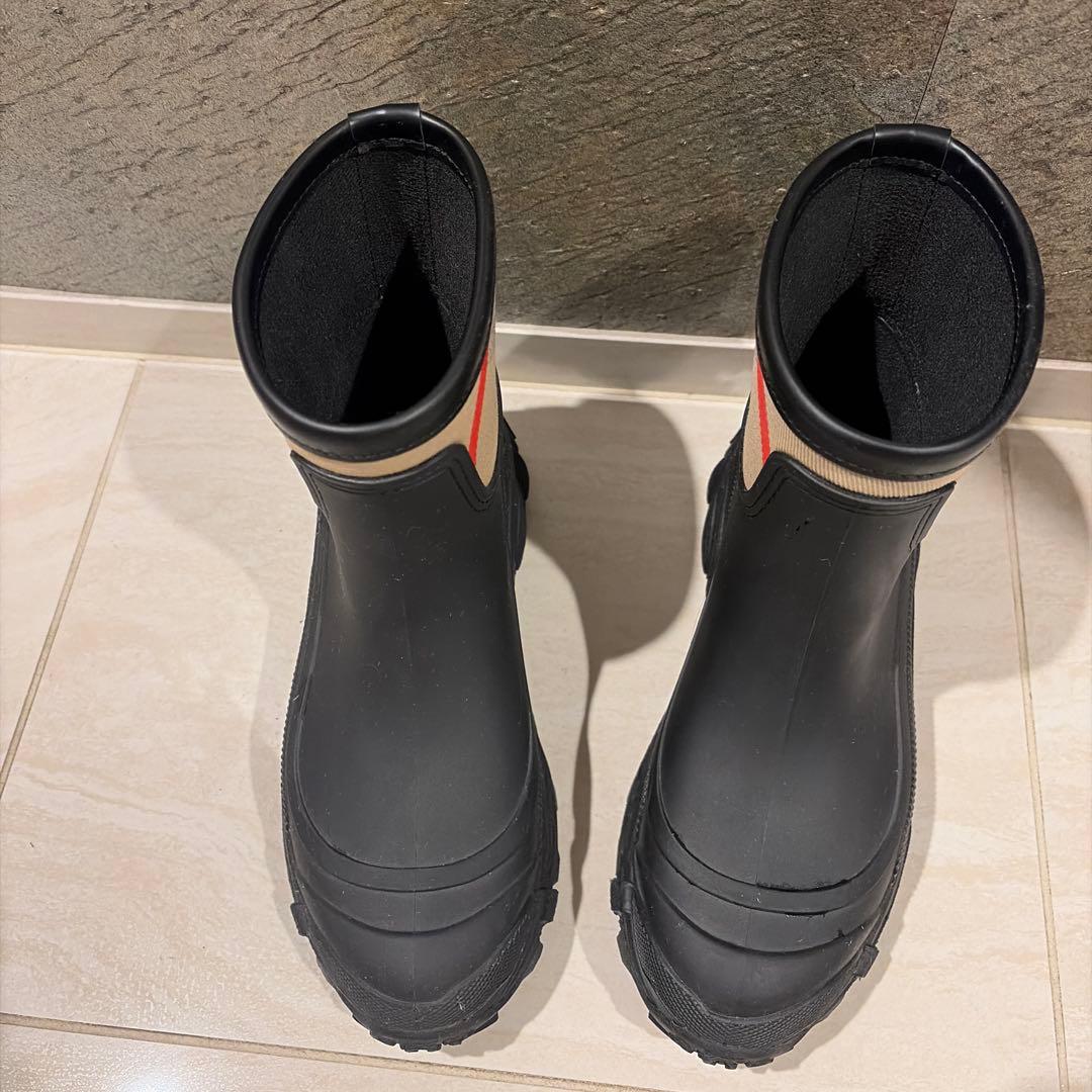 BURBERRY ブラック チェック柄 レインブーツ