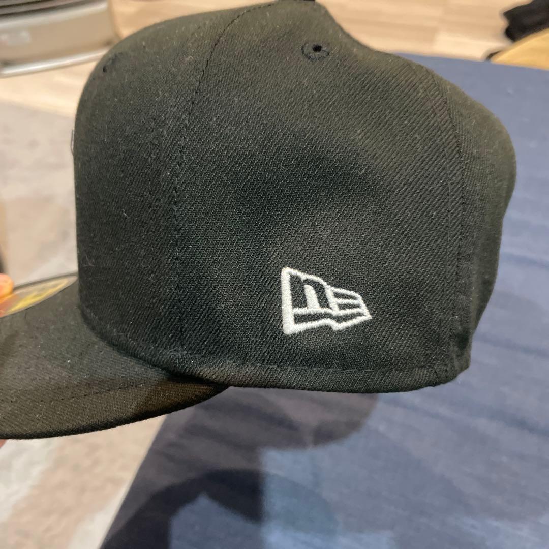 New Era 59FIFTY ブラックキャップ 7 1/2シュプリーム