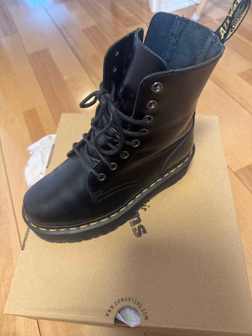 Dr. Martens JADON 8ホールブーツ ブラック 23