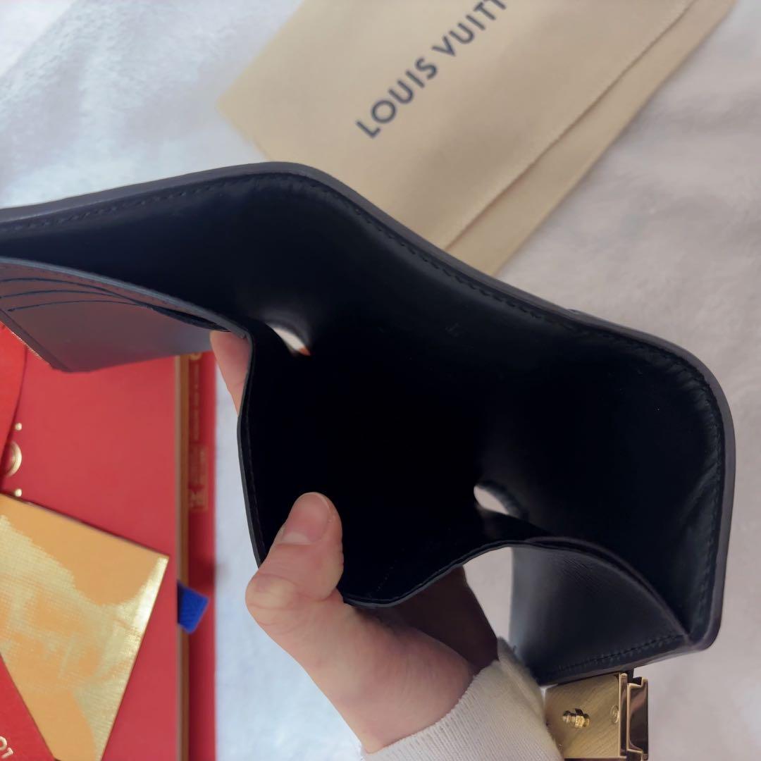 LOUIS VUITTON ポルトフォイユ・ドーフィーヌ コンパクト