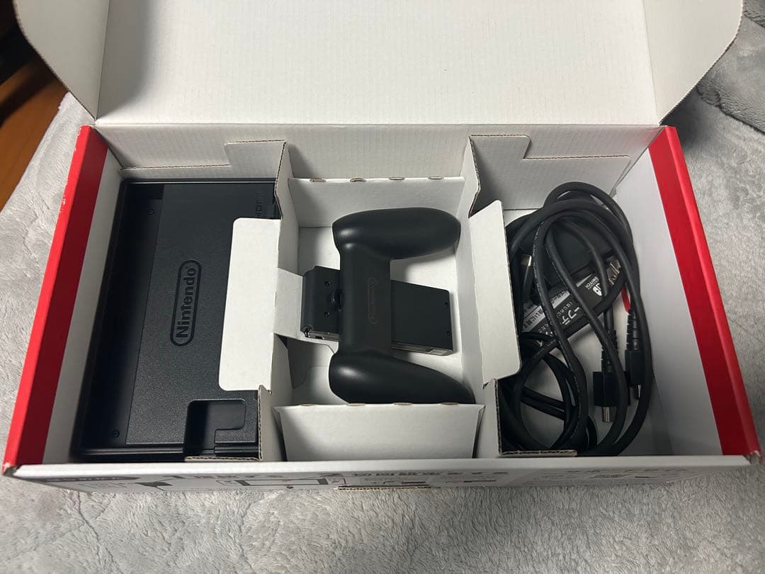 Nintendo Switch 本体 黄色　付属品あり