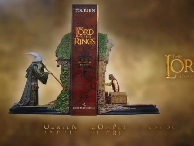 洋書 Lord of the Rings Book and Bookends Gift