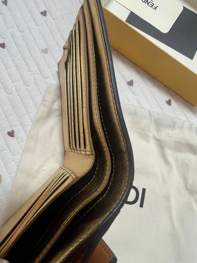 FENDI 二つ折り財布 ゴールド ピンク値下げした