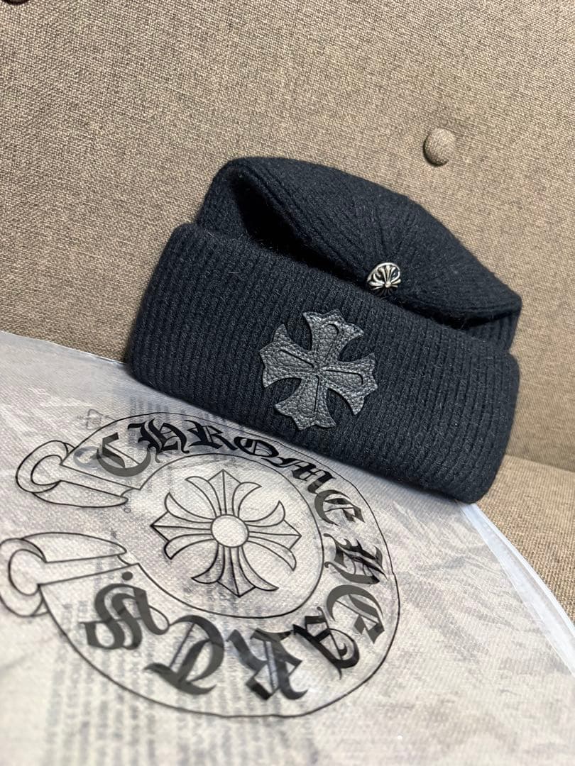 黒のニット帽 クロス刺繍付き