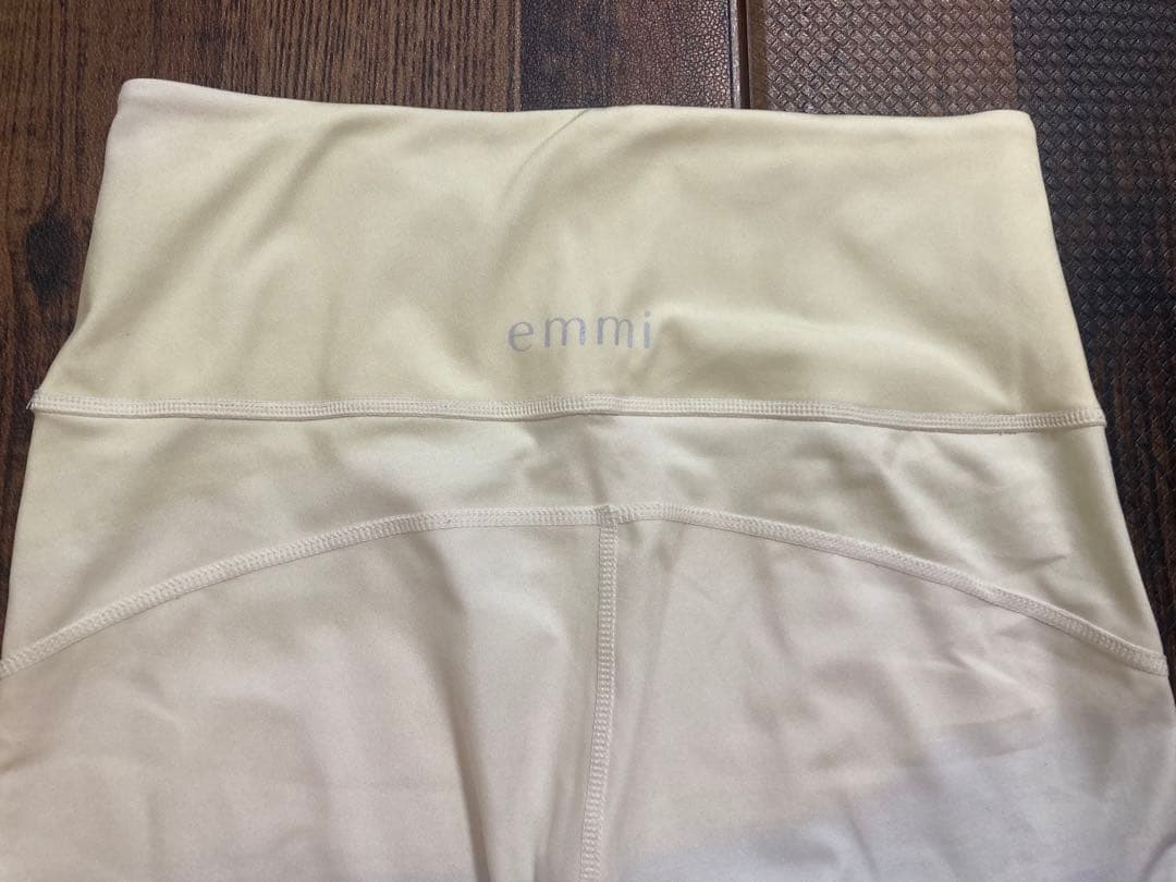 新品　emmi エミヨガ　ヨガウェア　グラデーションレギンス　イエロー　M