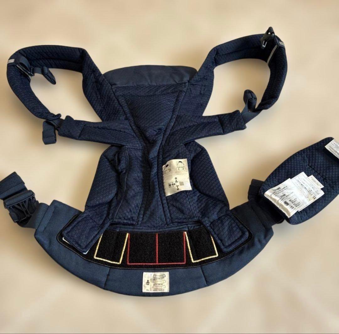 美品　エルゴオムニブリーズ　ミッドナイトブルー　ergobabyの抱っこ紐