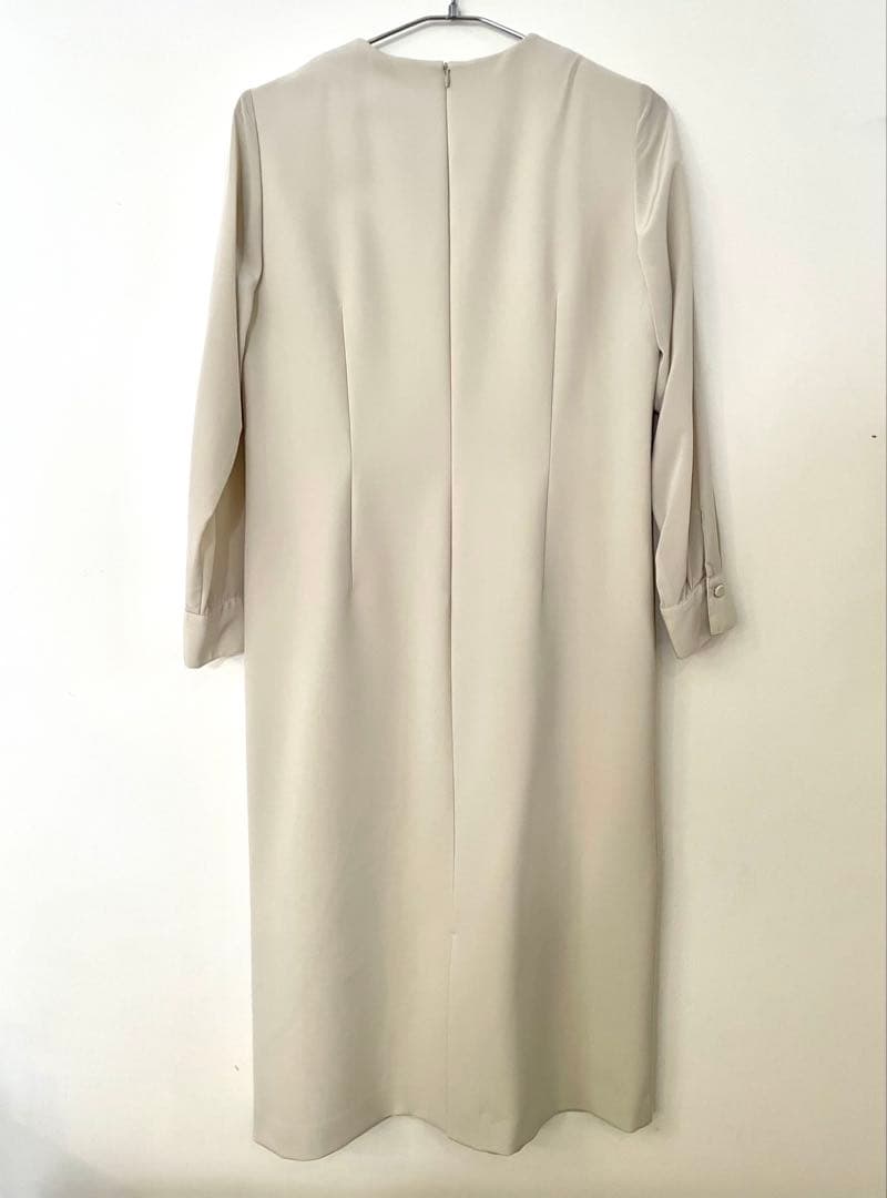 SOÉJU ベージュ長袖ストレートワンピース 膝丈 M セレモニー