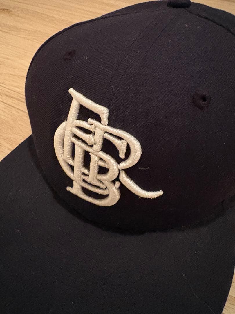 F.C.R.B. NEWERA エンブレム キャップ