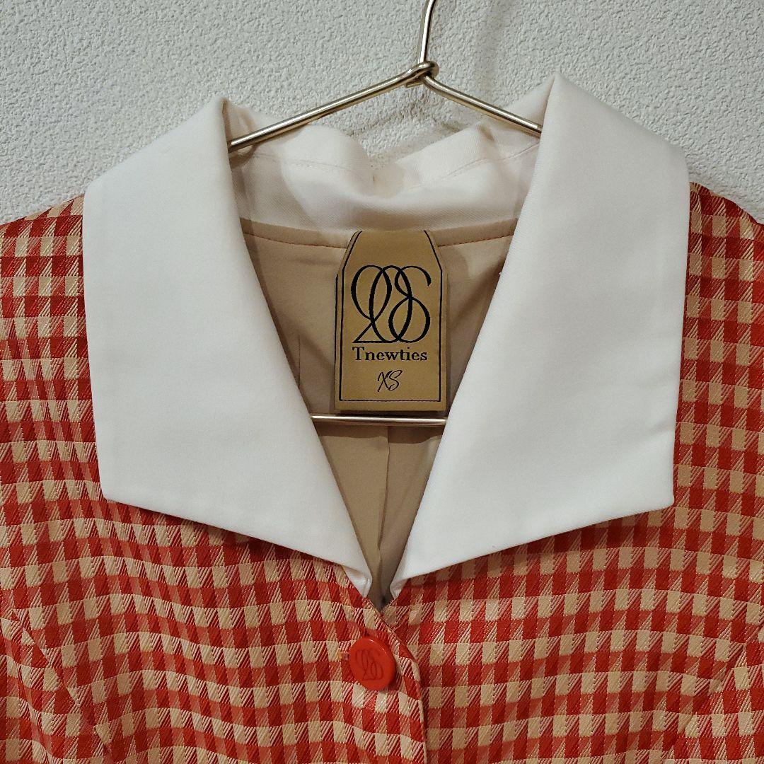 Tnewties メニュー表で顔を隠してる ワンピースXS