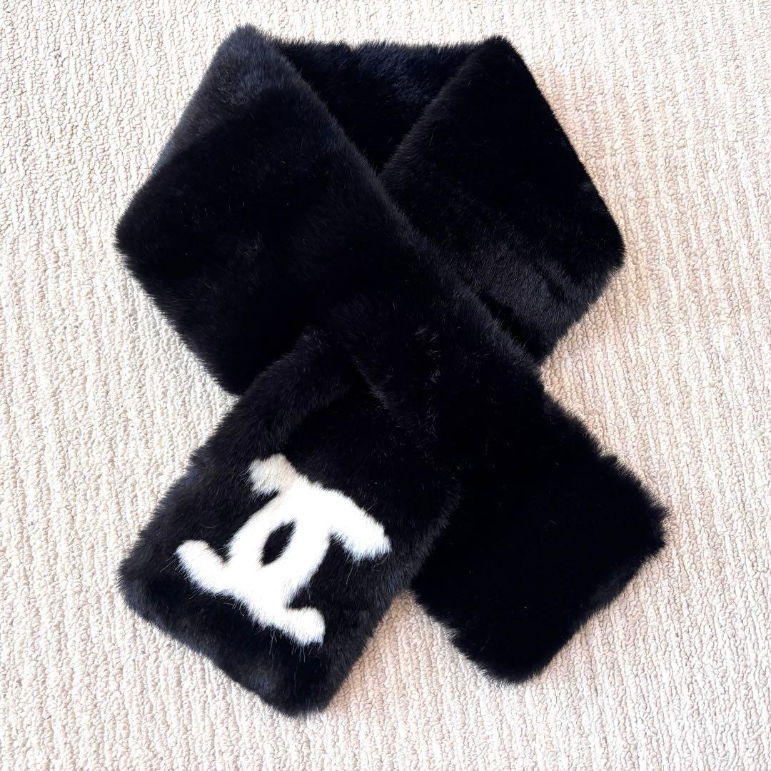 CHANEL ノベルティマフラー フェイクファー ロゴ ボアマフラー