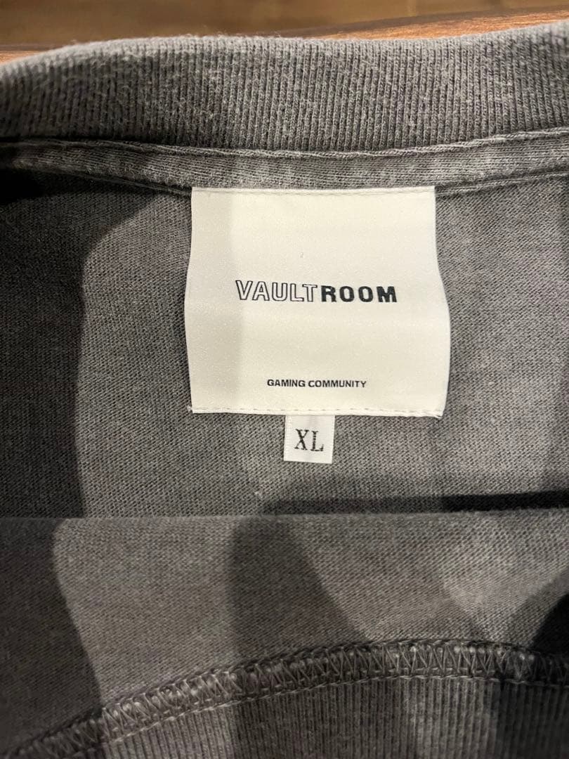 【XLサイズ】Vtubervaultroom VR × LAPKARU TEE