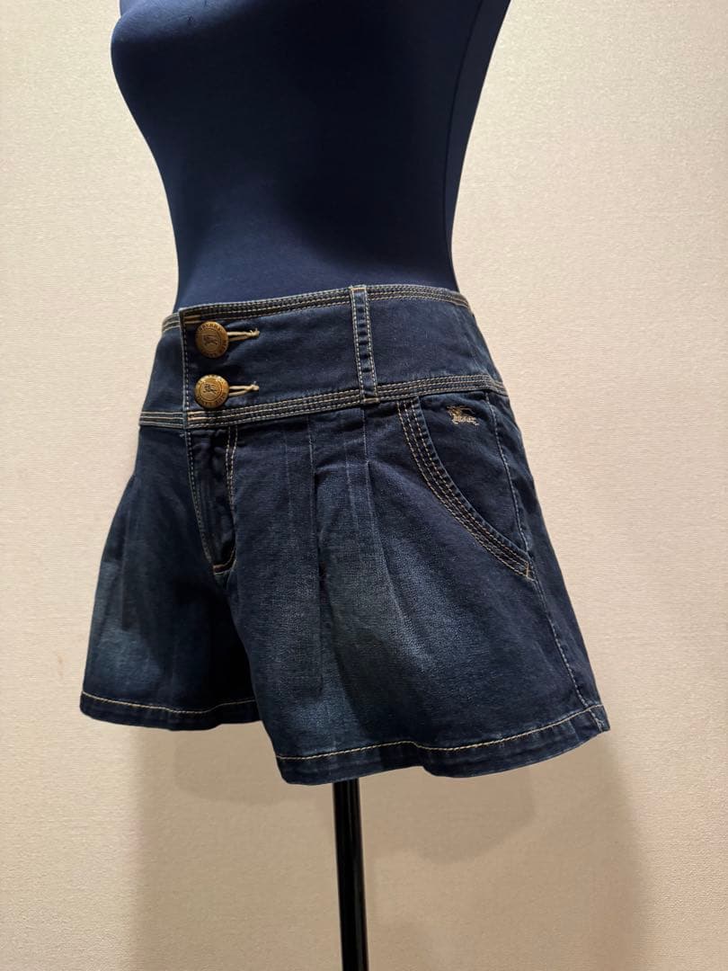 美品✨バーバリーブルーレーベル　デニムショートパンツ　コロンボタン✨ロゴ