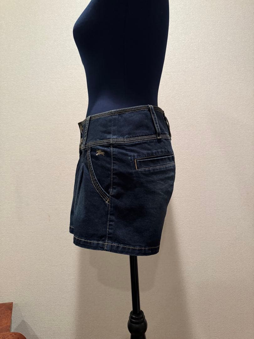 美品✨バーバリーブルーレーベル　デニムショートパンツ　コロンボタン✨ロゴ