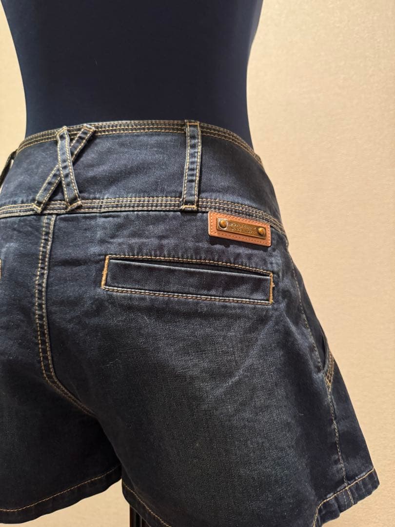 美品✨バーバリーブルーレーベル　デニムショートパンツ　コロンボタン✨ロゴ
