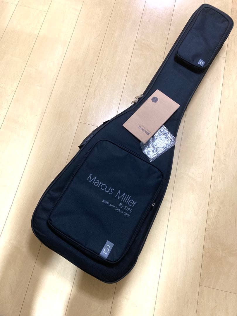 ベース SIRE V7