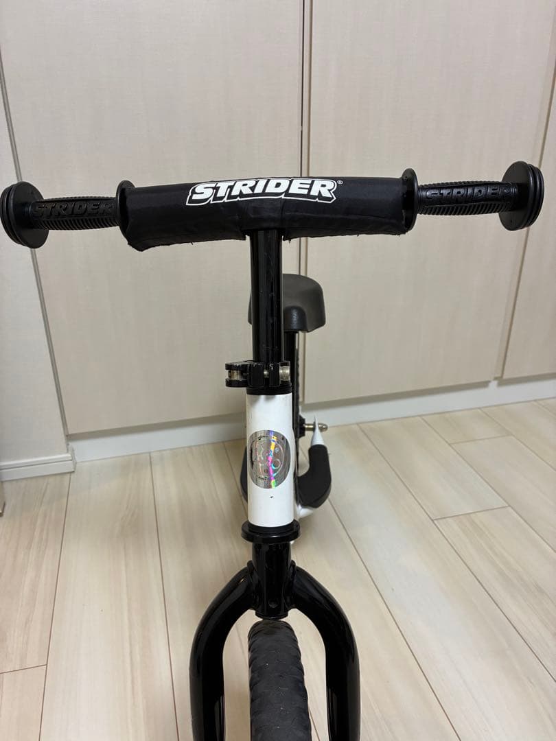 ストライダー　セイブザチルドレンジャパモデル　ホワイト