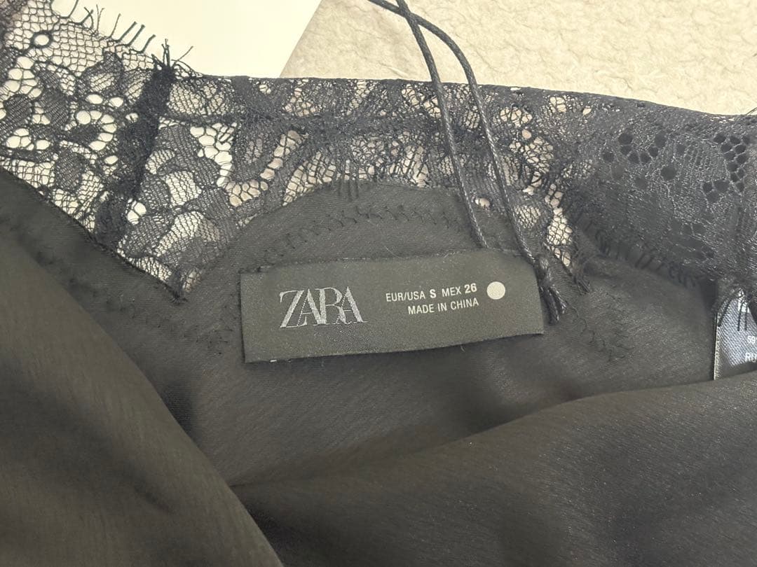 ZARA レーストリム キャミソールトップス