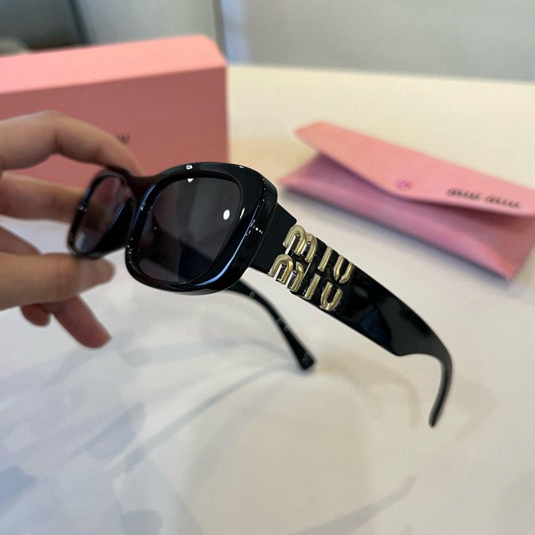 miu miu サングラス ブラック スクエアフレーム ゴールドロゴ