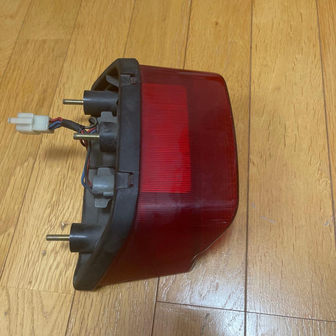 カワサキ純正　zrx400テールランプ 赤 角型 4ピン