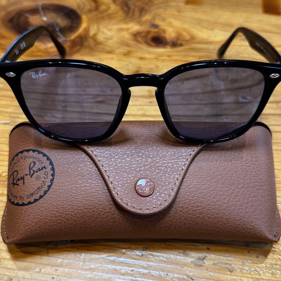 Ray-Ban サングラス　RB4258F ブルーレンズ