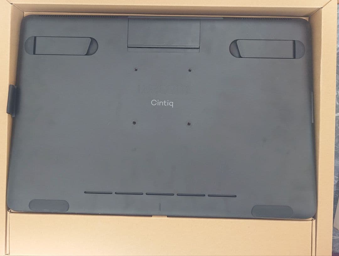 wacom cintiq16 DTK1660K0D　 ワコムスタンド付き