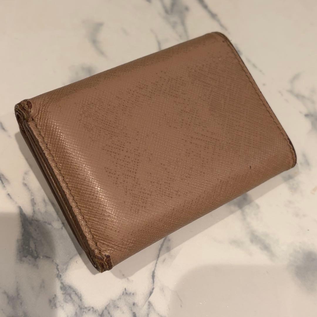 PRADA（プラダ）の三つ折り財布 サフィアーノレザー素材