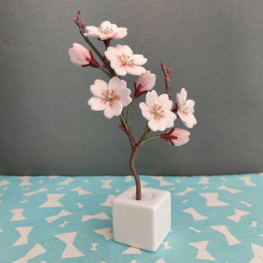 【専用出品】立体刺繍　桜 一輪挿し （bright pink）