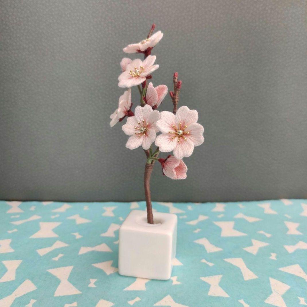 【専用出品】立体刺繍　桜 一輪挿し （bright pink）