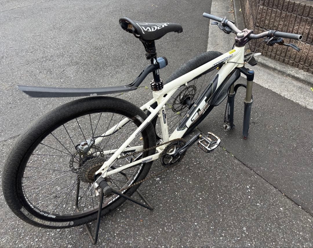 GT Avalanche 2.0マウンテンバイク 26インチ