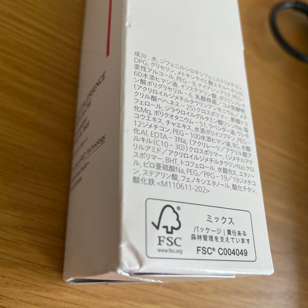 SHISEIDO エッセンス　スキングロウ　ファンデーション