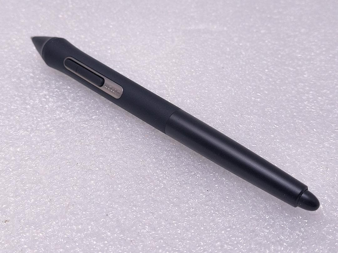 【美品】Wacom Intuos Pro ペンタブレット PTH660K0