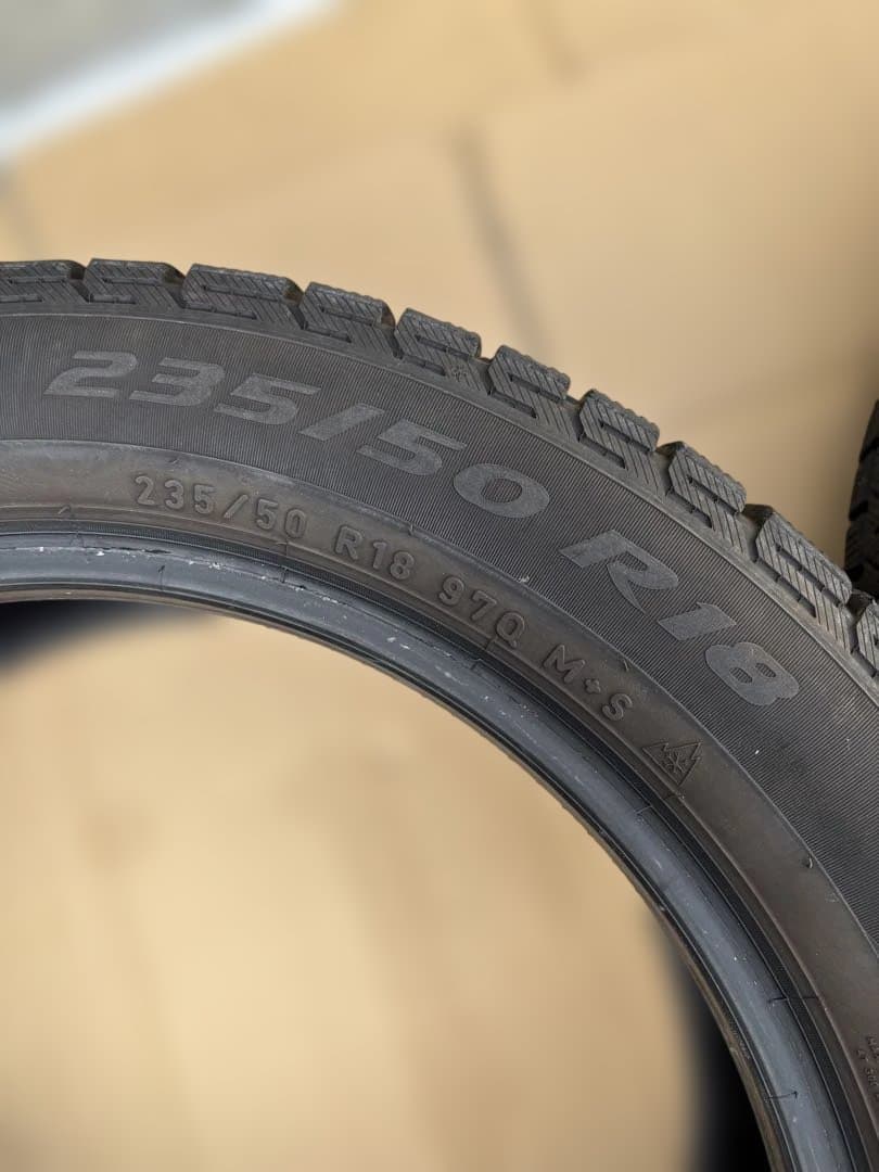 クルミスタッドレスタイヤ235/50R18 2本セット5部山20