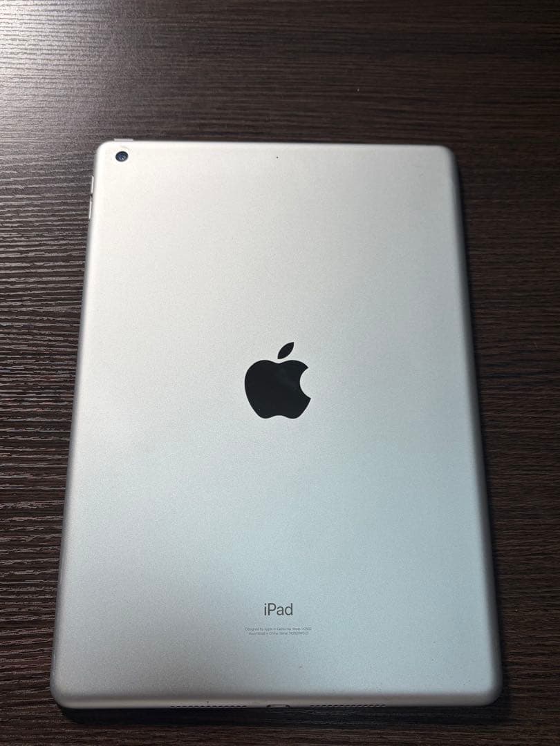 きのこ　iPad 第9世代 64GB シルバー ケース付 動作良好