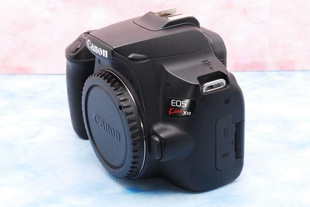 Canon EOS Kiss X10☆一眼レフカメラ☆超望遠レンズ付Wレンズ