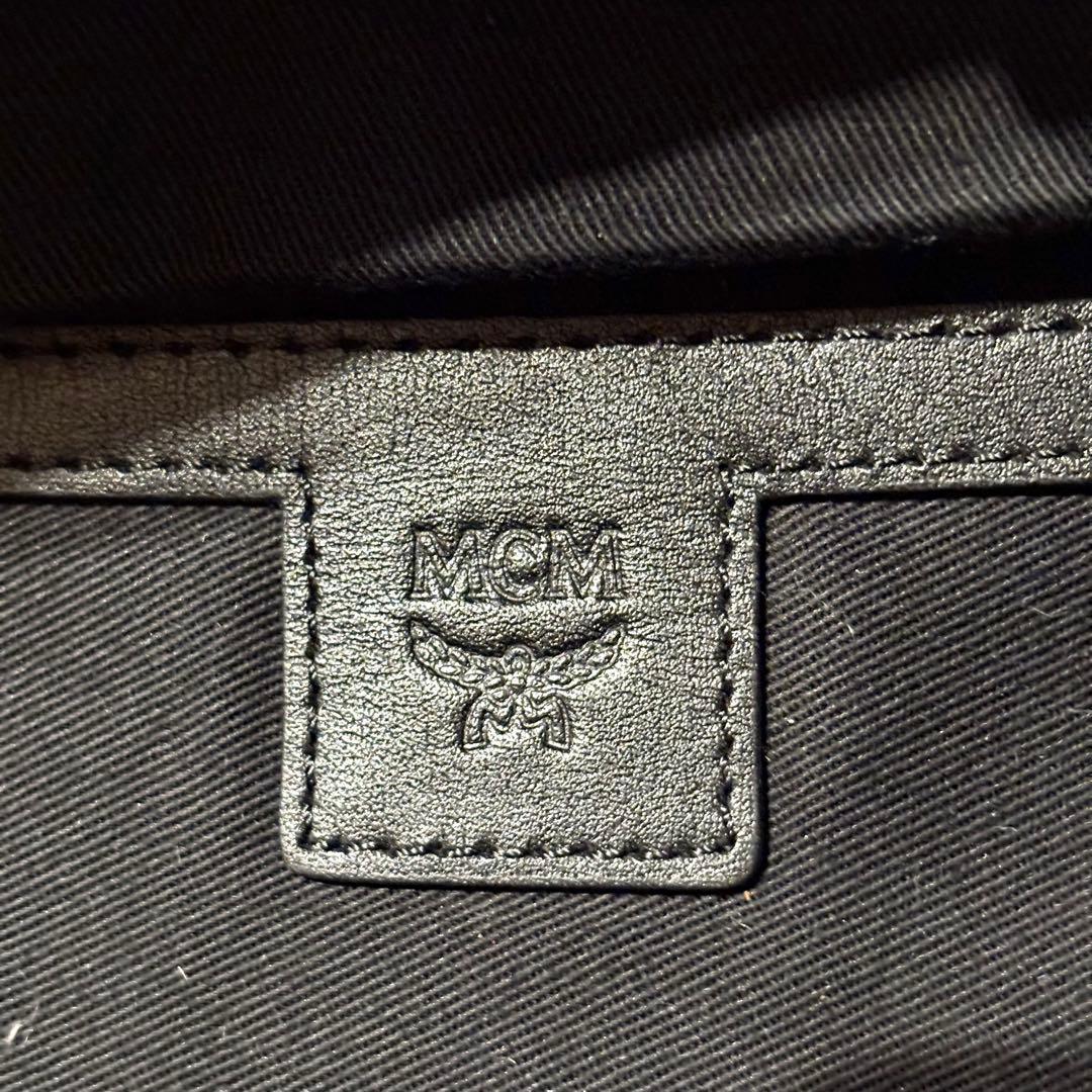 【美品】MCM　ボディバッグ　ウエストバッグ　レザー　本革　ロゴ　ブラック