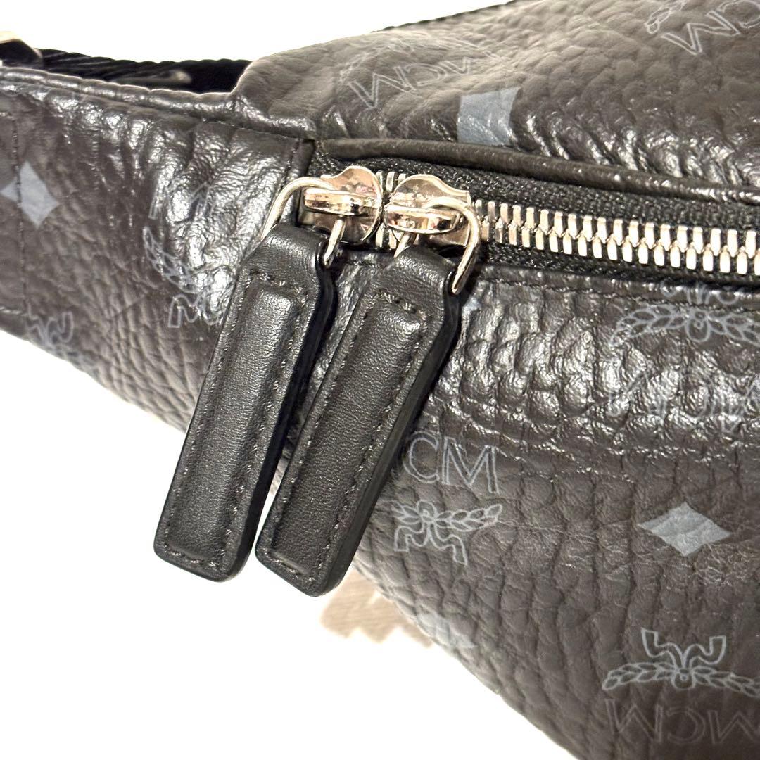 【美品】MCM　ボディバッグ　ウエストバッグ　レザー　本革　ロゴ　ブラック