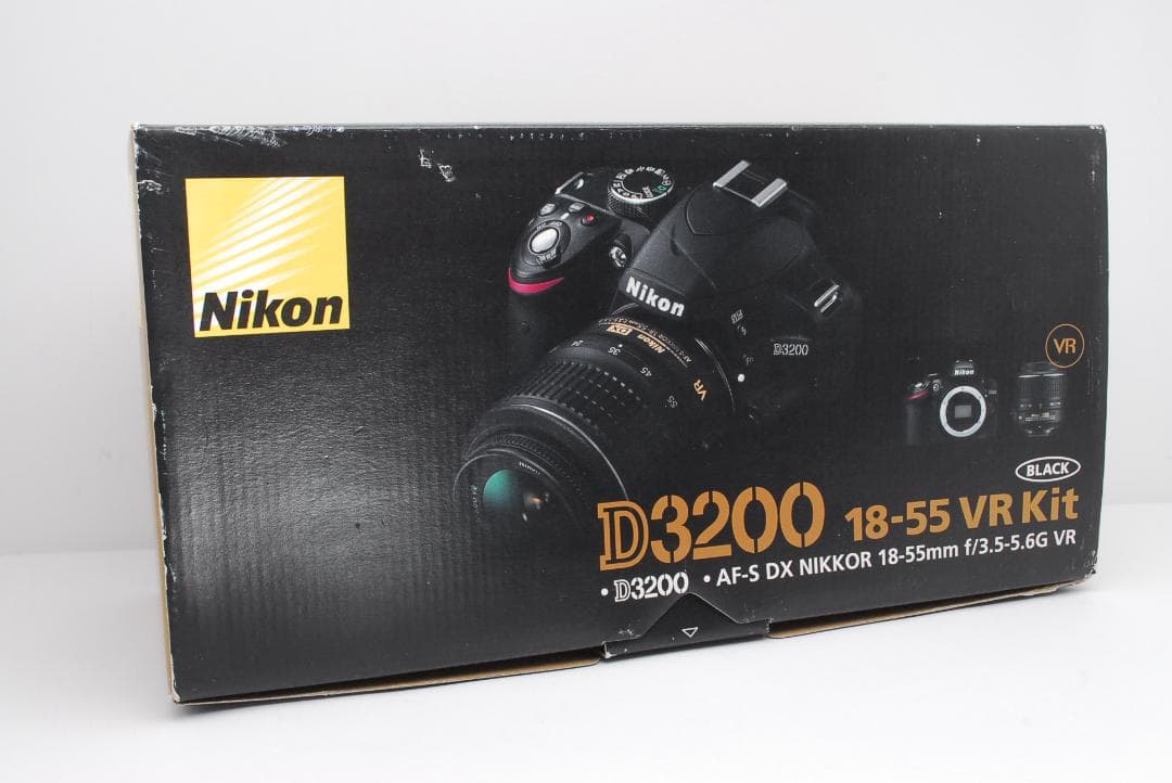 【ショット数８枚　ほぼ新品】Nikon D3200　スマホ転送　箱・付属品付き