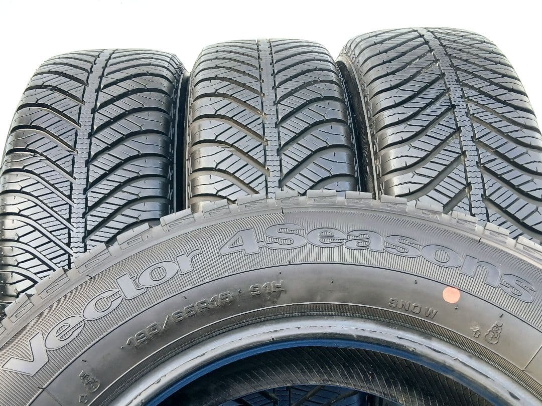 195/65R15　メーカーGOOD YEAR　製造年2022年　4本セット