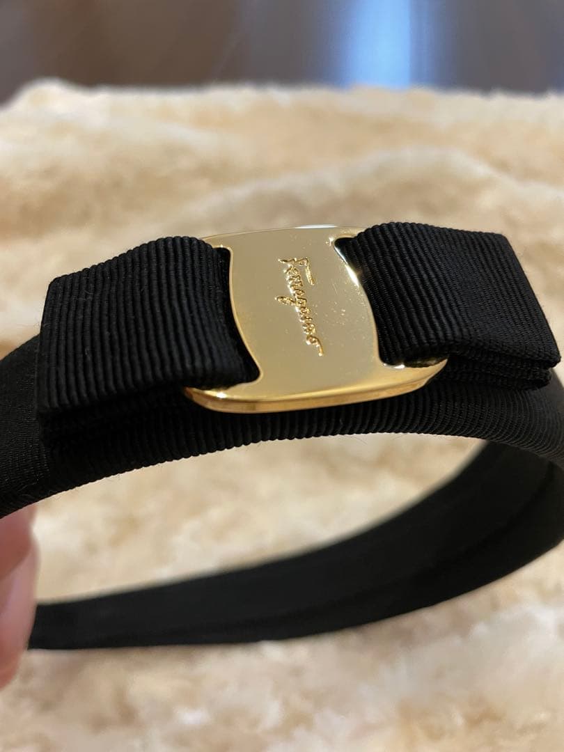 【美品】Ferragamo【フェラガモ】リボン付きブラック カチューシャ