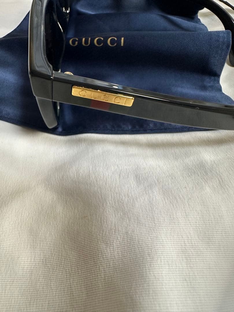 GUCCI サングラス GG0746S