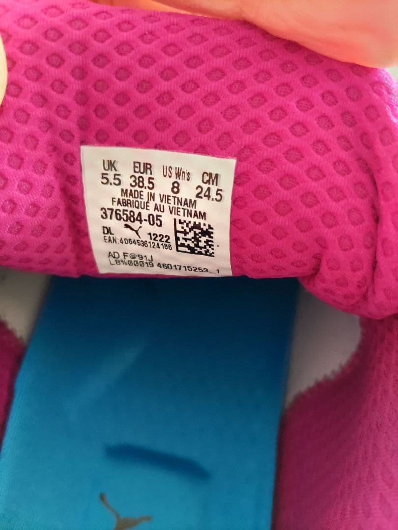 めう Puma スポーツシューズ 女性用 　24.5cm