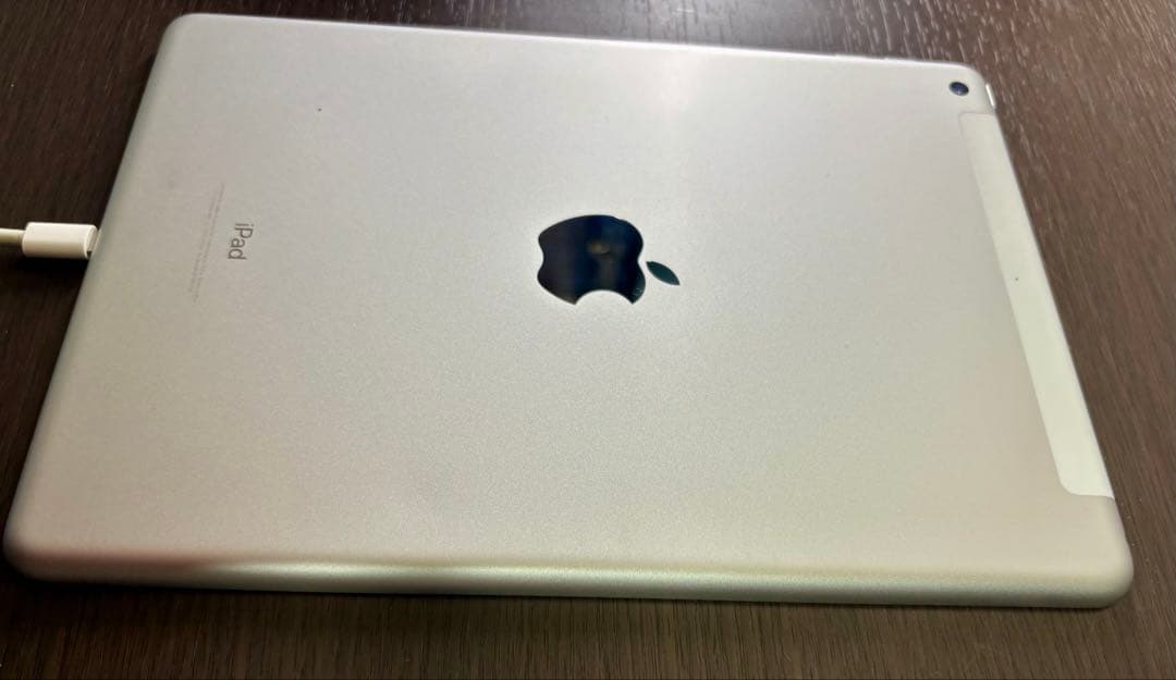 Apple iPad (第6世代) 128GB　シルバー