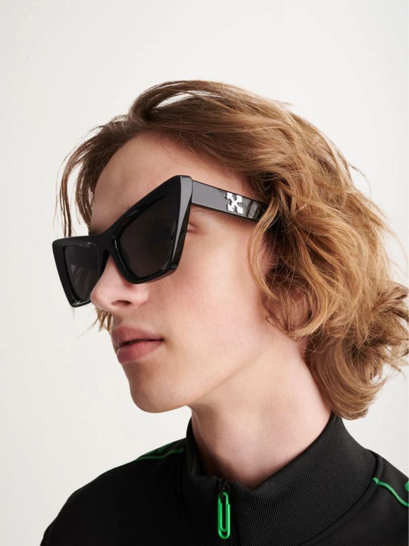 新品未使用 OFF-WHITE CAT EYE SUGLASSES BLACK