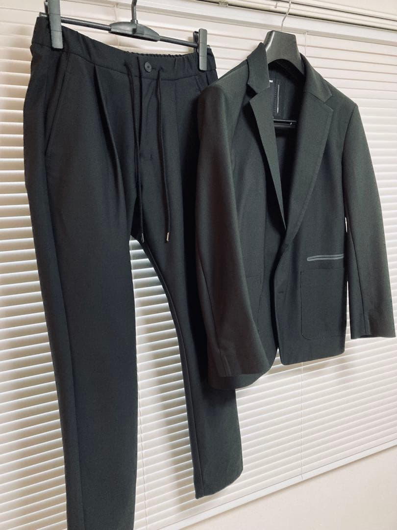 アタッチメント ストレッチセットアップ ジャケット&パンツ