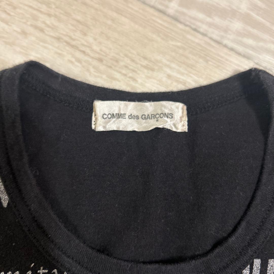 COMME des GARCONS ブラック Tシャツ テキストプリント　半袖